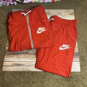 2 Piece Zip Up w/Crop Bottoms Nike Set